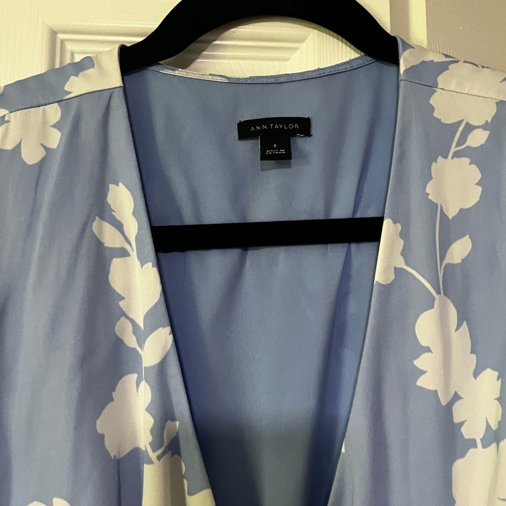 Ann Taylor Floral Tie Waist Blue Dress, Size 8 - Picture 2 of 4